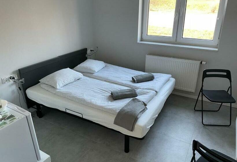 StandaardKamer, Mia Mia House