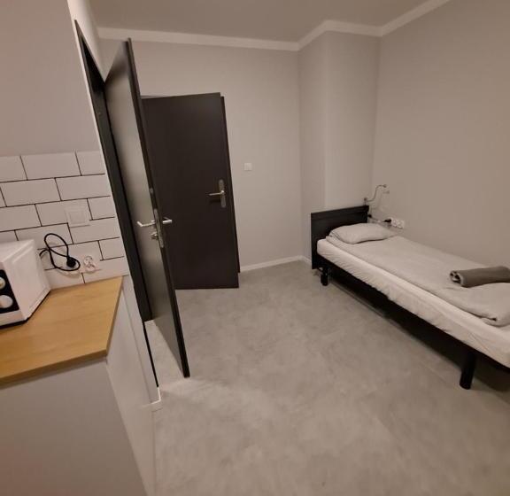 Deluxe Studio, Mia Mia House