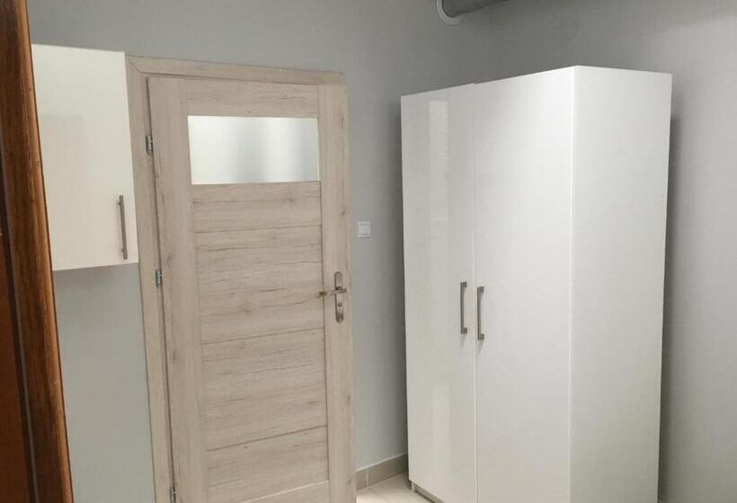 StandaardKamer, Mia Mia House