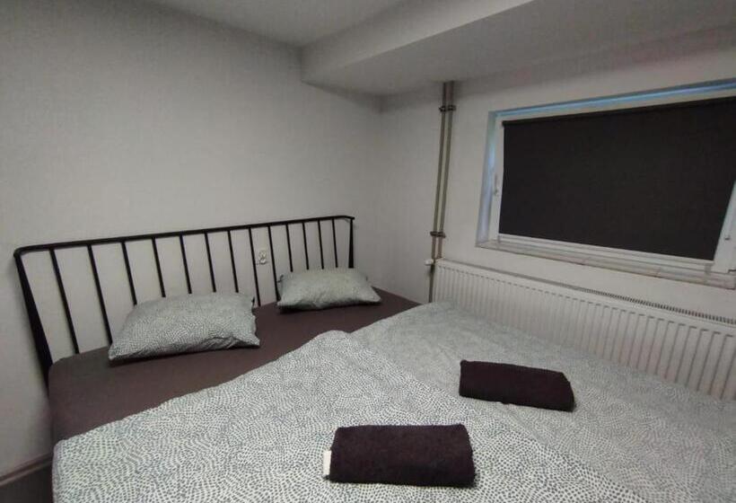 StandaardKamer, Mia Mia House