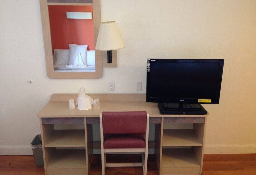 带2个双人床的标准工作室, Motel 6 Saint George, Ut