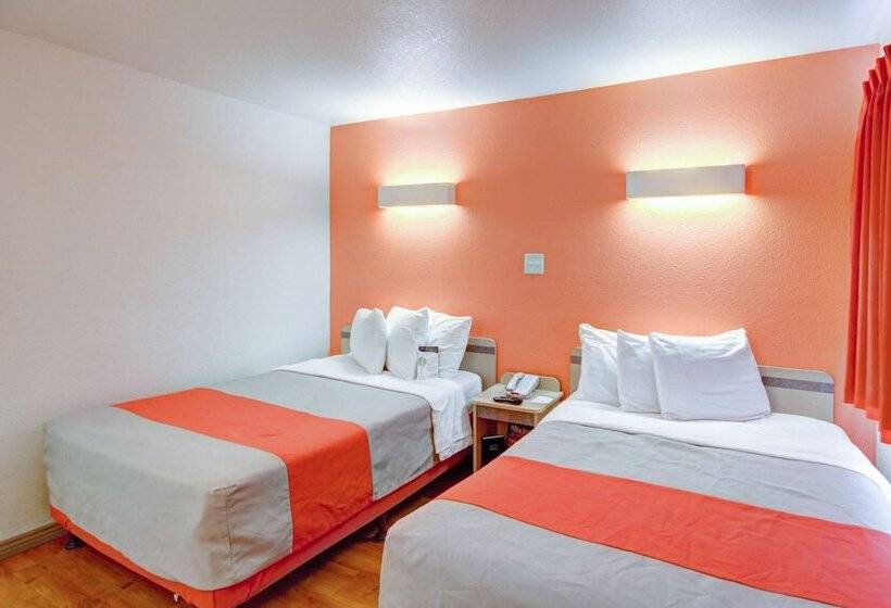带2个双人床的标准工作室, Motel 6 Saint George, Ut