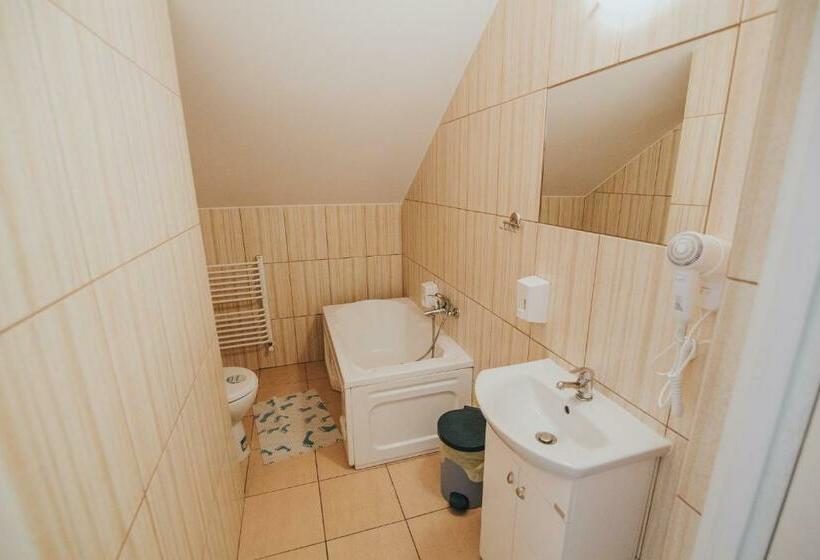 Номер Стандарт, Gościniec Zacisze I Blisko A2 Dąbie Uniejów I Restauracja