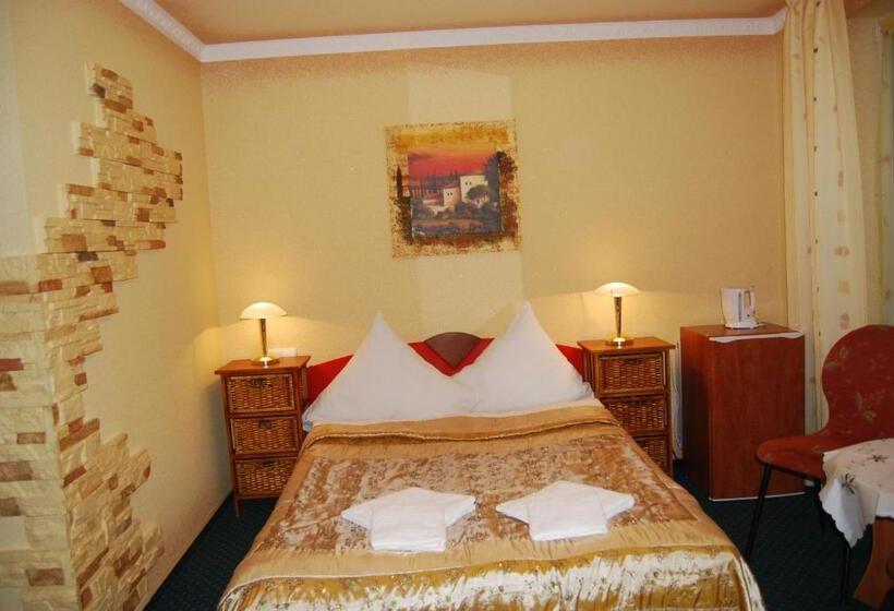 اتاق استاندارد سه تخته با بالکن, Villa Europa