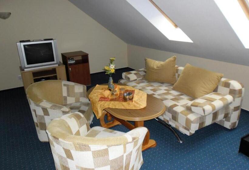 Номер Superior, Restaurant & Hostel Broadway