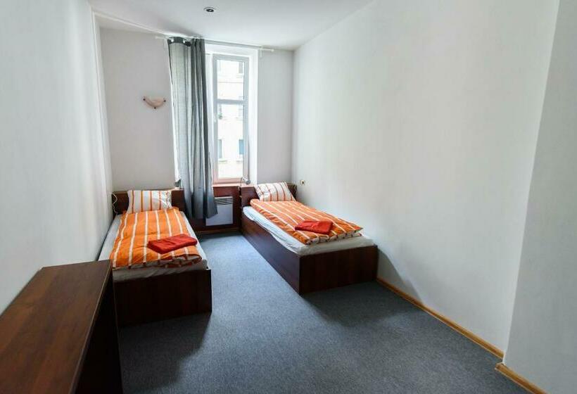 اتاق استاندارد, Constitution Square Rooms