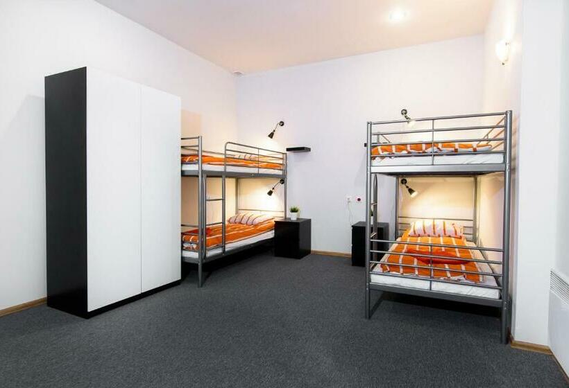 اتاق استاندارد چهارنفره با بالکن, Constitution Square Rooms