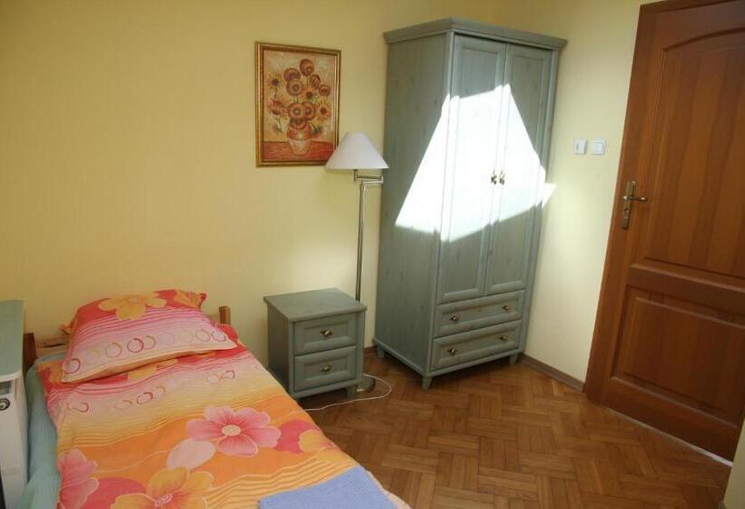 Номер Стандарт Индивидуальный Совместная Ванная, Hostel Va Bank