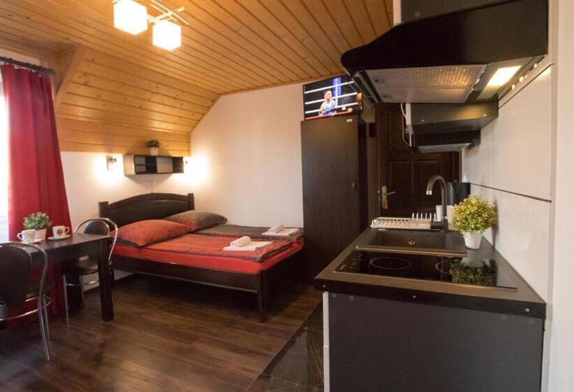 Номер Стандарт Трехместный, Pokoje I Apartamenty U Sabiny   Apartament I Domek Z Jacuzzi Na Wyłączność   Pozostałe Pokoje Bez Ja