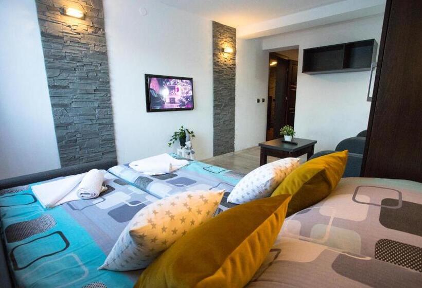 Трехместный Номер Комфорт, Pokoje I Apartamenty U Sabiny   Apartament I Domek Z Jacuzzi Na Wyłączność   Pozostałe Pokoje Bez Ja