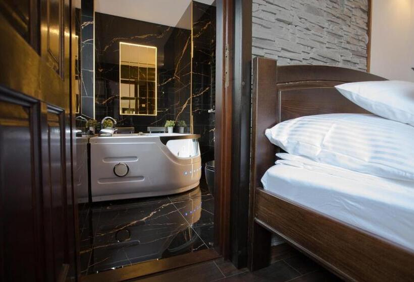 Люкс с гидромассажем, Pokoje I Apartamenty U Sabiny   Apartament I Domek Z Jacuzzi Na Wyłączność   Pozostałe Pokoje Bez Ja