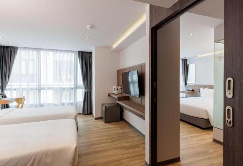 اتاق خانوادگی تودرتو, Pure Eleven Hotel Bangkok