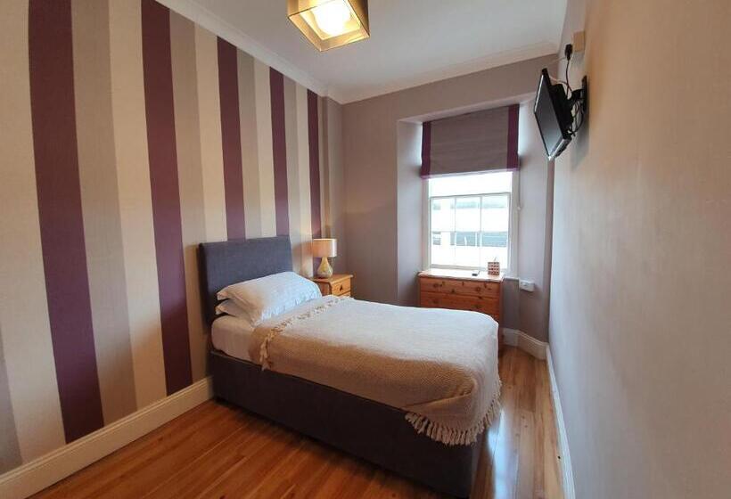 اتاق استاندارد یک نفره, Midway Guest House