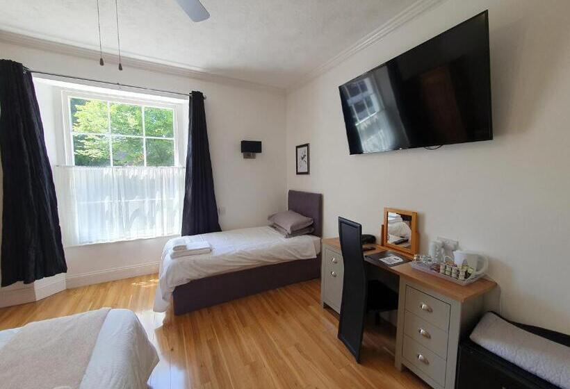 اتاق استاندارد سه نفره, Midway Guest House