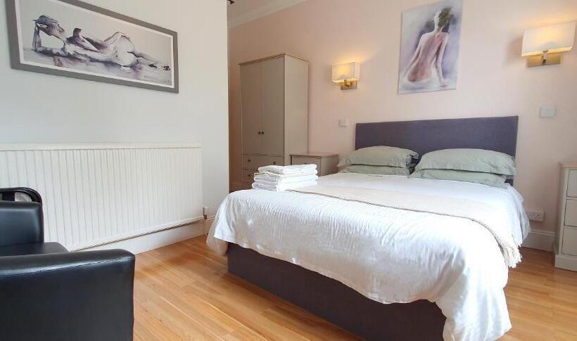 اتاق استاندارد, Midway Guest House