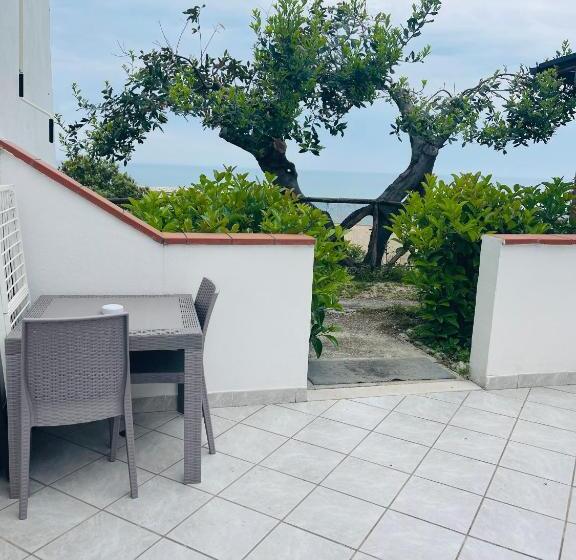 غرفة قياسية رباعية مزودة بشُرفة, Piccolo Paradiso Del Gargano