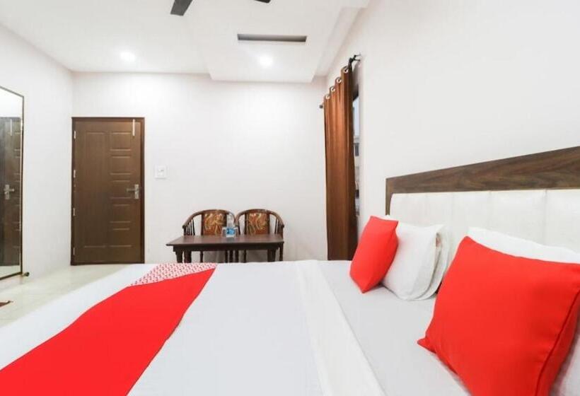Номер Deluxe Кровать Кинг, Malaya House   Couples, Family, Corporate Favorite   Near Bmc Chowk Iconic Mall