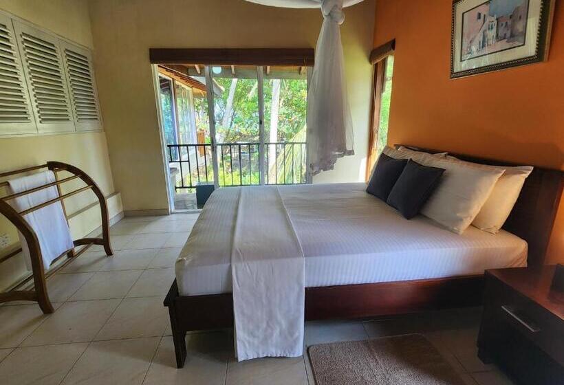 Номер Стандарт с Балконом, Red Sun Beach Villa Kosgoda