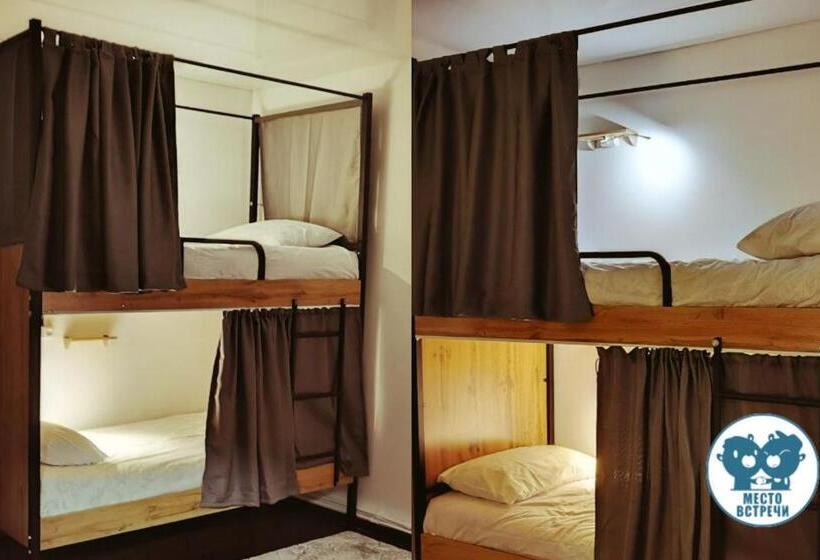 Bed in Shared Room, место встречи Guest House Meeting Place