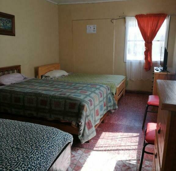 Номер Стандарт Трехместный, Laura Hostal