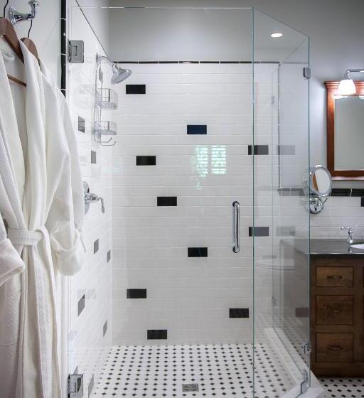 스위트 킹사이즈 침대, Calistoga Wine Way Inn
