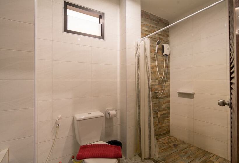 디럭스 스튜디오, Amarin Hotel Patong