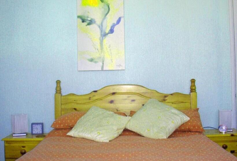 Номер Стандарт Трехместный, Harlequin Guest House With Parking