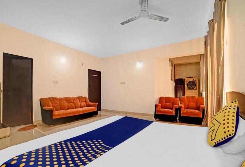 Трехместный Номер Классика, Spot On Hotel Ss