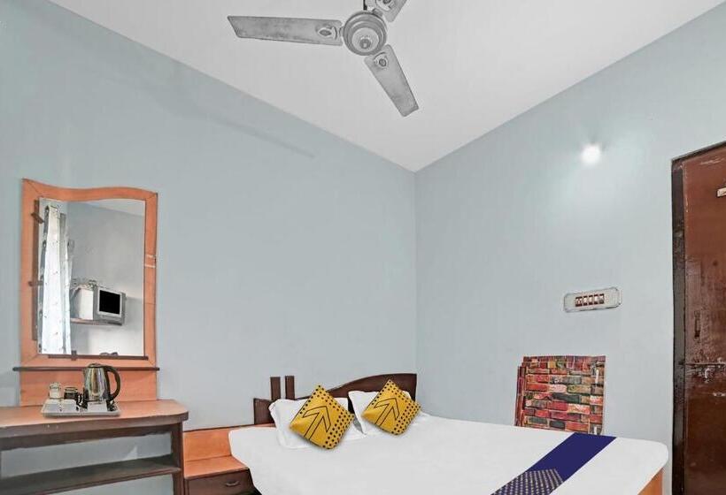 Трехместный Номер Классика, Spot On Hotel Ss