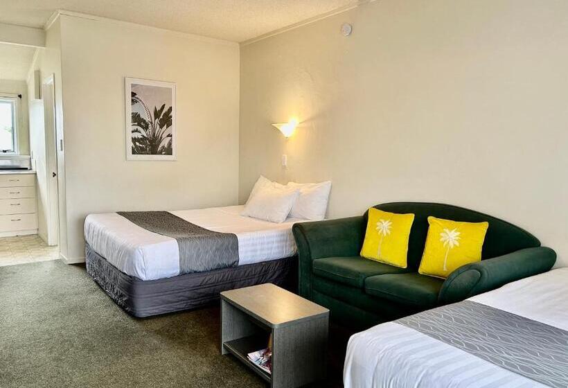 스탠다드 스튜디오, Parkside Motel And Apartments