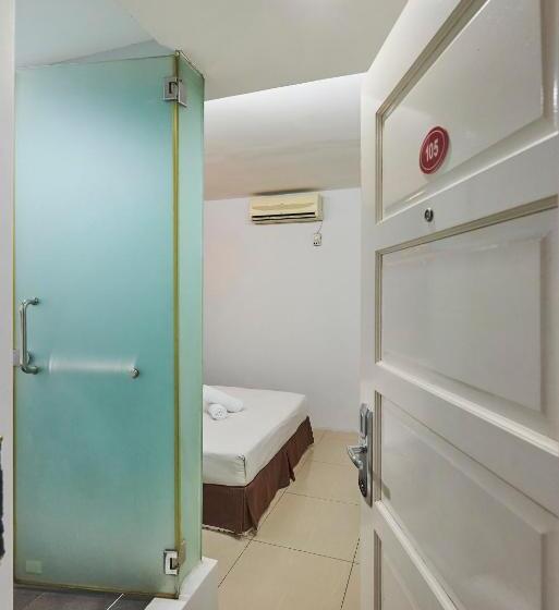 Номер Стандарт, Swing And Pillows At Pj Kd