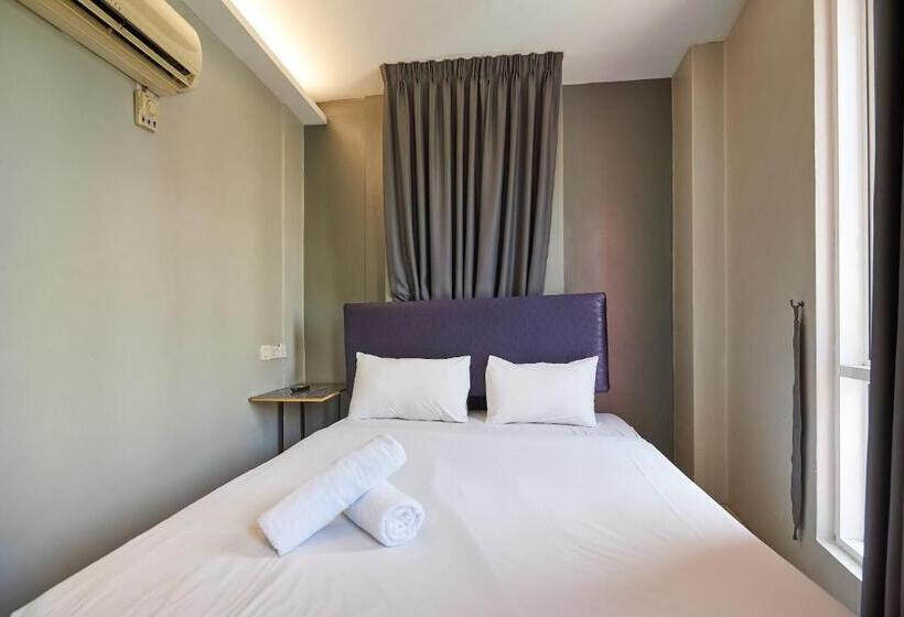 Номер Deluxe, Swing And Pillows At Pj Kd