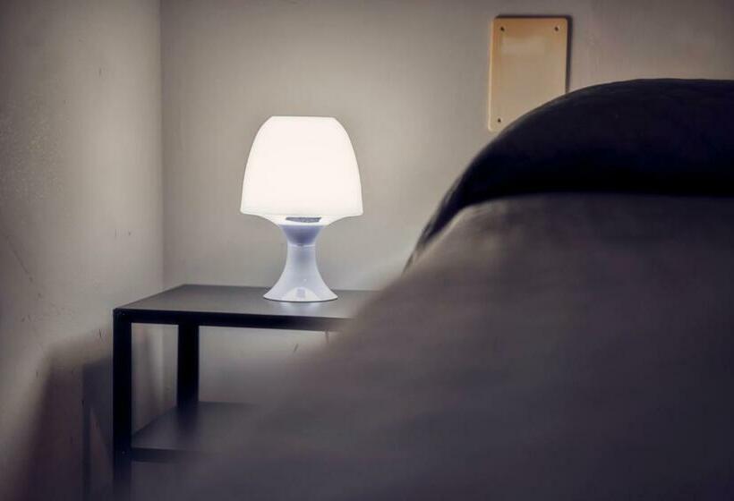 اتاق لوکس, Travelershome Ciampino 170 Station Street