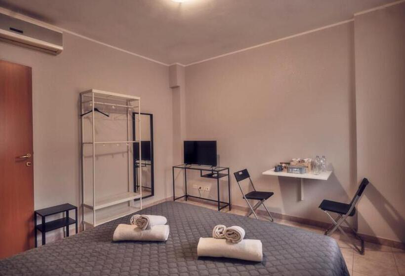 Standard room with outdoor bath, Travelershome Ciampino 170 Station Street