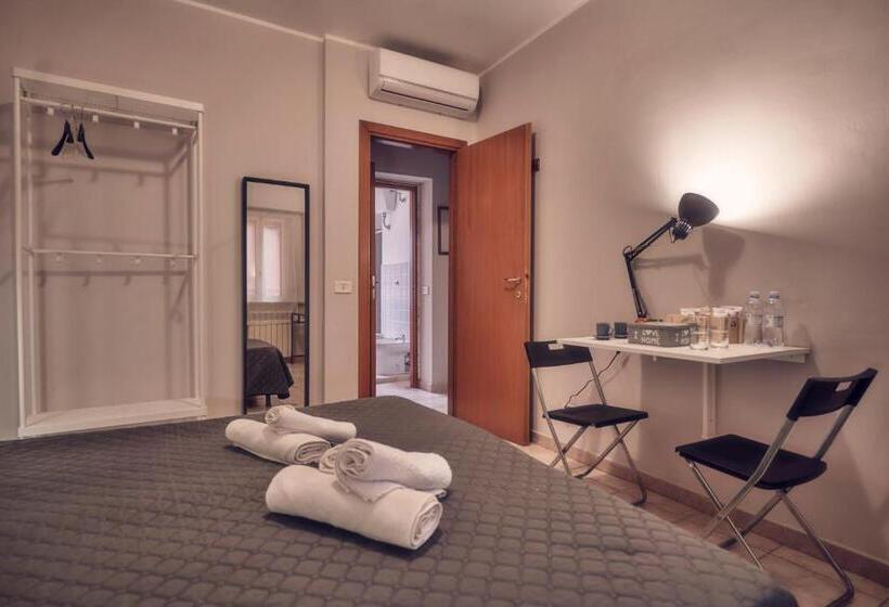 اتاق لوکس, Travelershome Ciampino 170 Station Street
