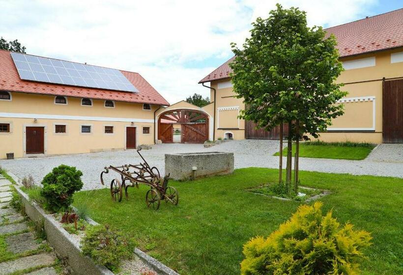 Номер Стандарт Вид на Сад, Statek Selský Dvůr