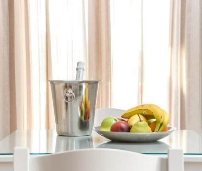 Студия Стандарт, Plaka Hotel I