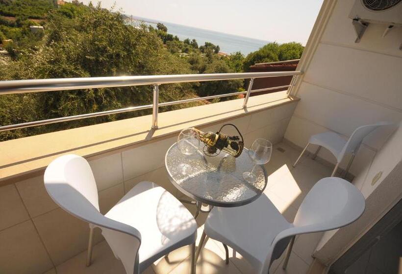 Triple Room Sea View, Aura Boutique