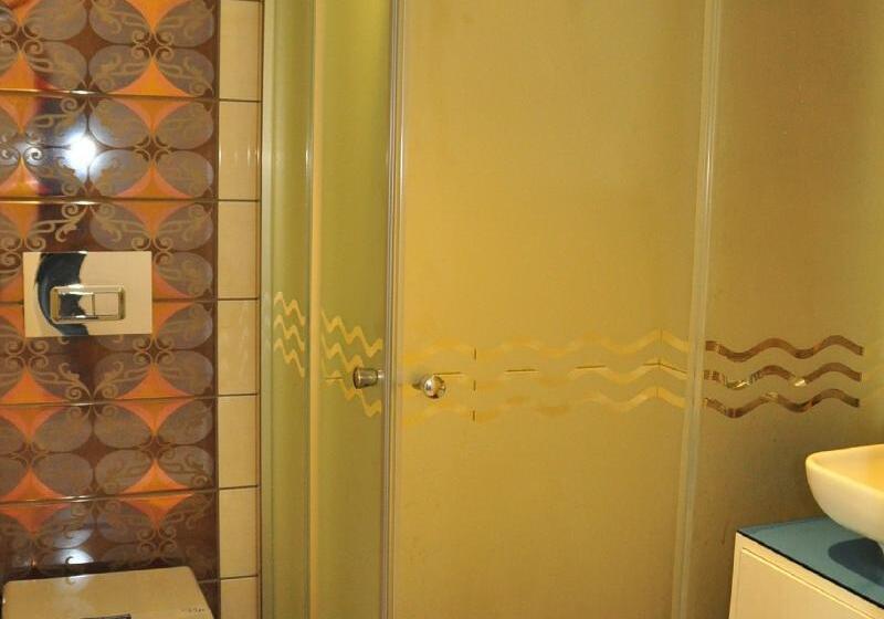 חדר סטנדרט לשלושה, Aura Boutique