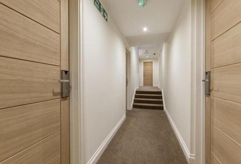 חדר סטנדרט לשלושה, Hotel Shepherds Bush London
