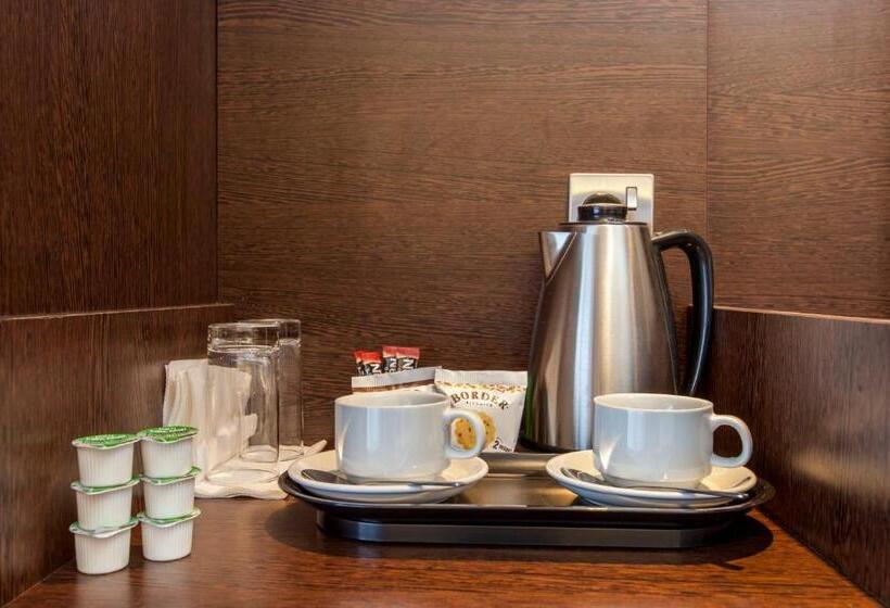 חדר סטנדרט לשלושה, Hotel Shepherds Bush London