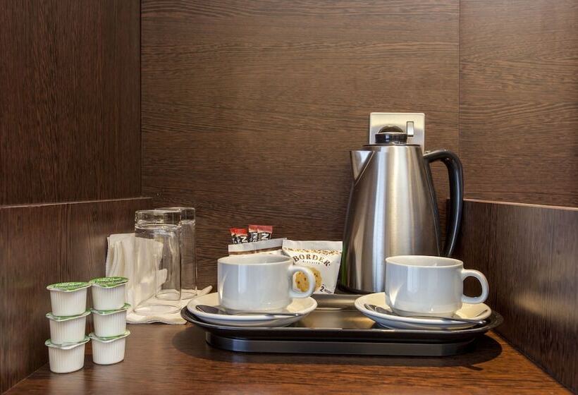 חדר סטנדרט לשלושה, Hotel Shepherds Bush London