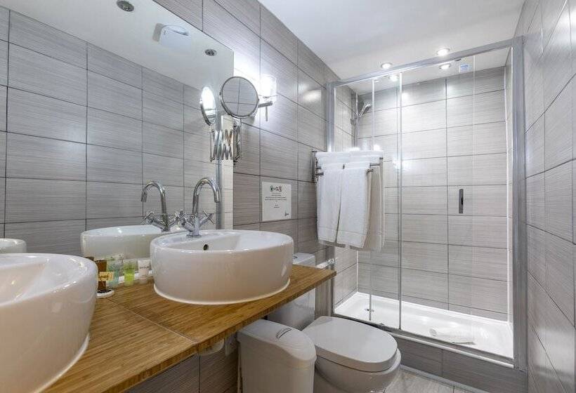 חדר סטנדרט לארבעה, Hotel Shepherds Bush London