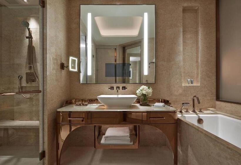 اتاق دلوکس با تخت کینگ و چشم‌انداز شهر, Jw Marriott Hotel Macau