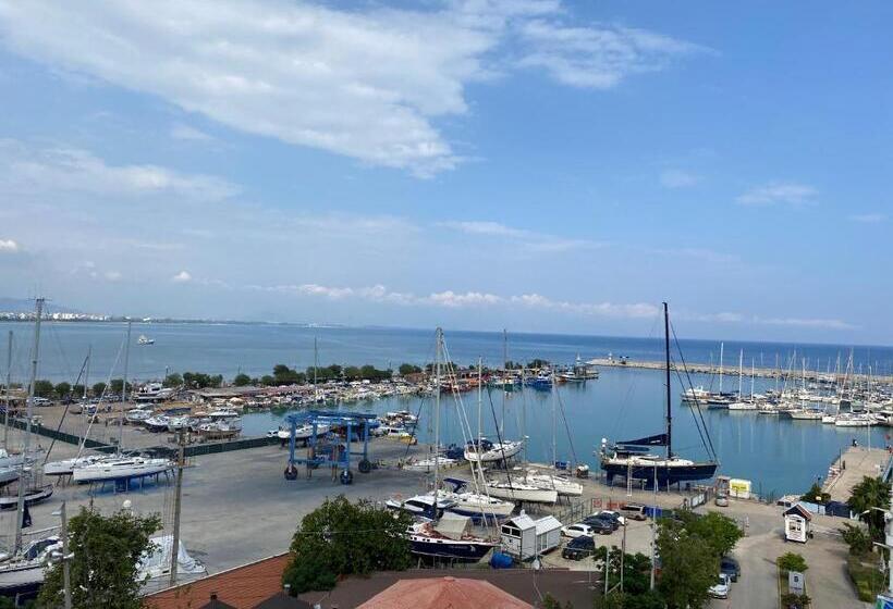 اتاق استاندارد با چشم‌انداز دریا, Finike Marina