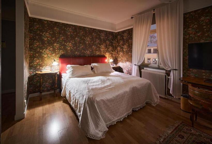 غرفة قياسية, L Lacko