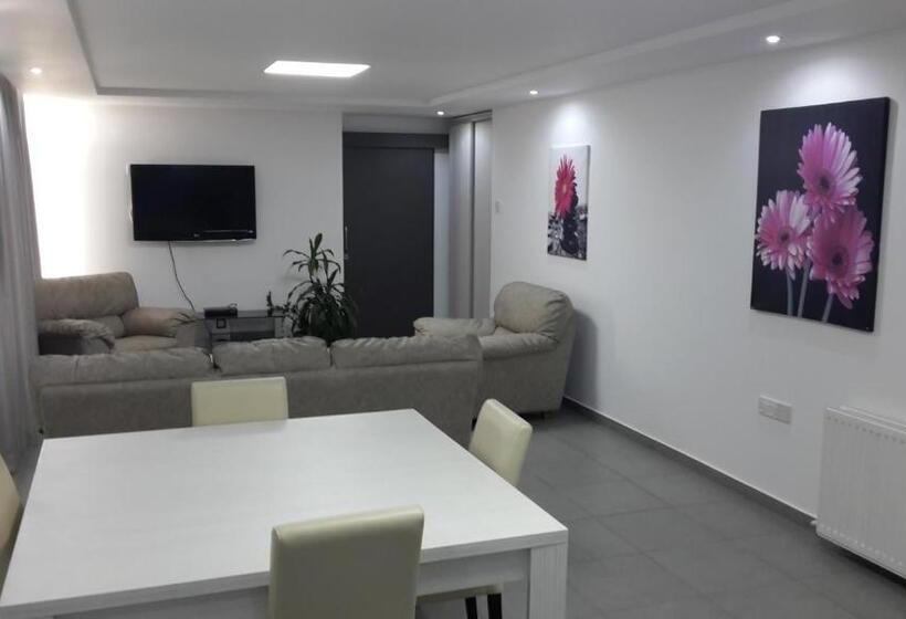 Семейные Апартаменты 3 Спальни, Agrino Hotel Apartments