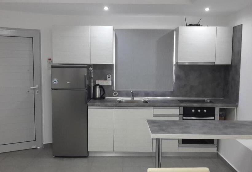 Семейные Апартаменты 3 Спальни, Agrino Hotel Apartments
