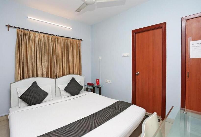 디럭스 룸, Next Generation Guest House Block Bl Plot No 135