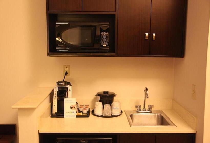 Люкс Кровать Кинг, Holiday Inn Express & Suites Cumberland   La Vale, An Ihg